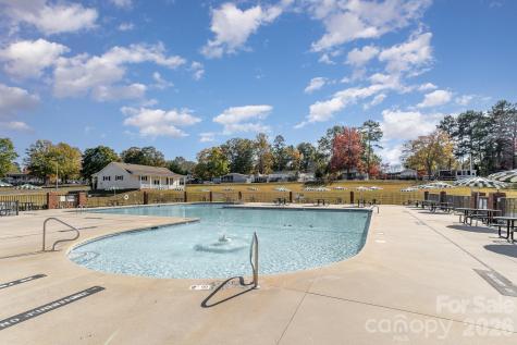 122 Maple Street New London NC 28127