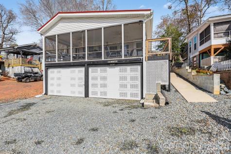 122 Maple Street New London NC 28127