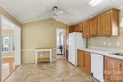 122 Maple Street New London NC 28127