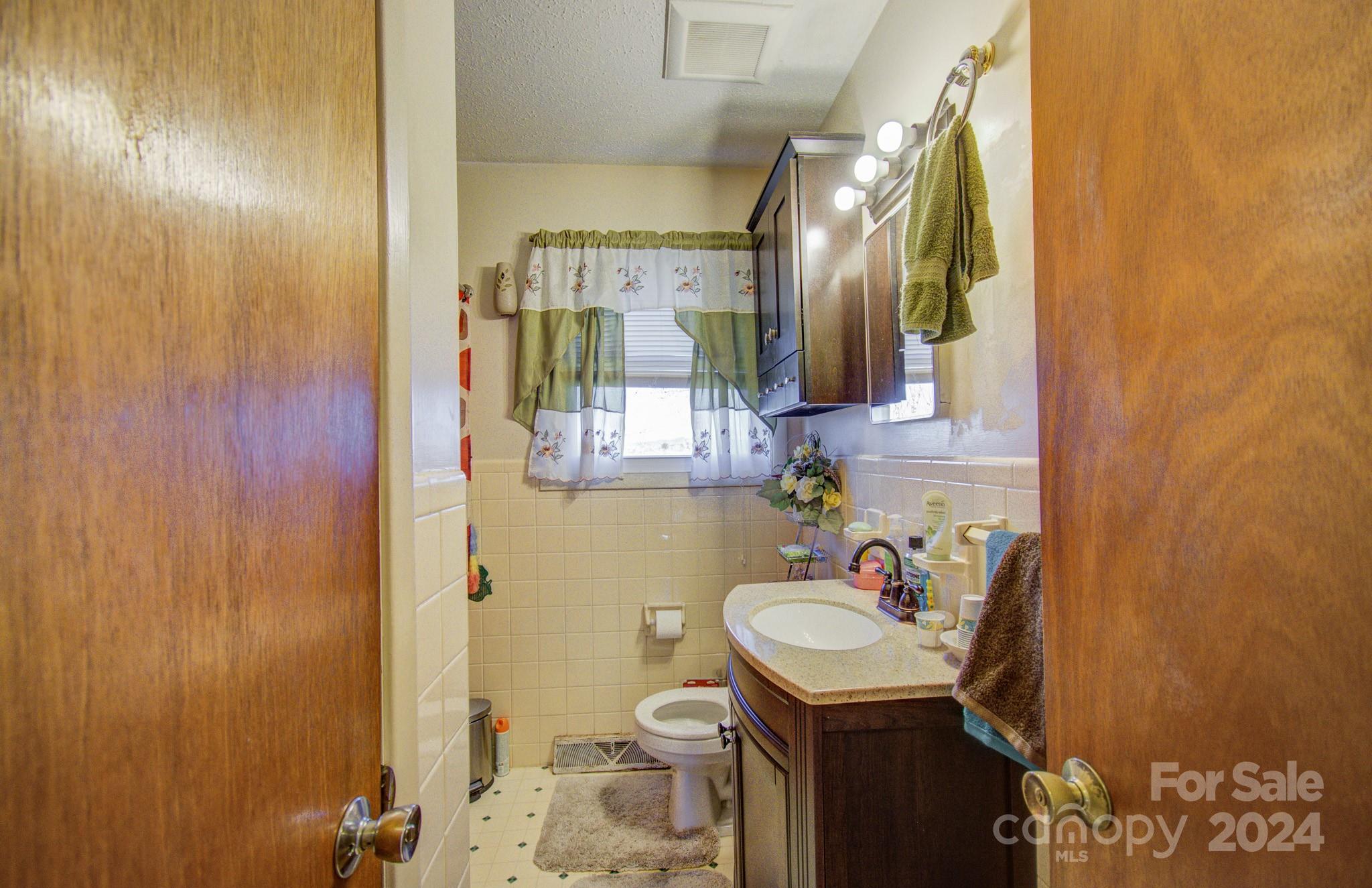 357 Deaverview Road Asheville NC 28806
