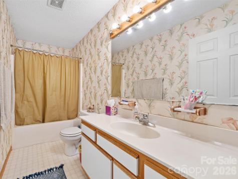 129 Kantagree Drive Bakersville NC 28705