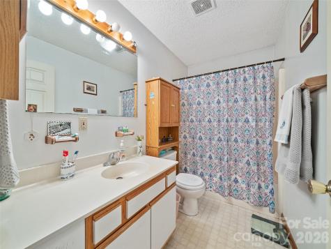 129 Kantagree Drive Bakersville NC 28705