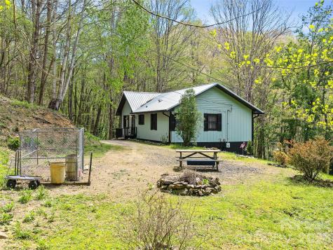 129 Kantagree Drive Bakersville NC 28705