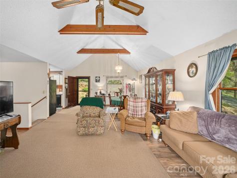 129 Kantagree Drive Bakersville NC 28705