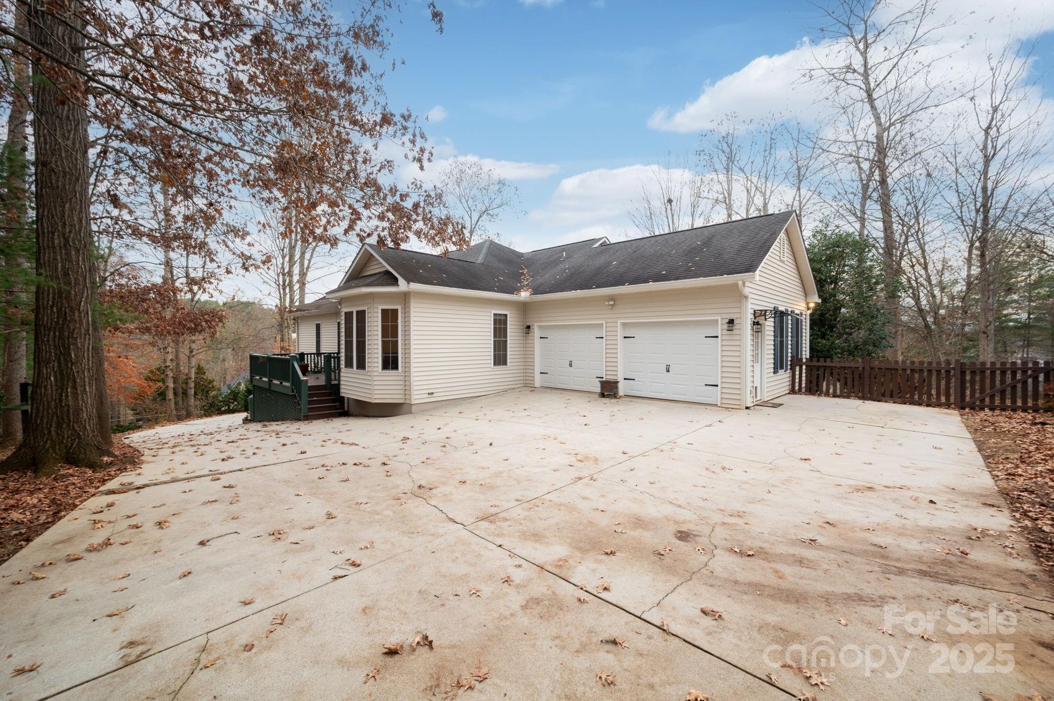 590 Brook Knoll Circle Weaverville NC 28787