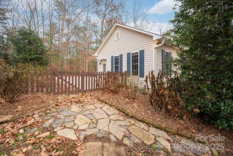 590 Brook Knoll Circle Weaverville NC 28787