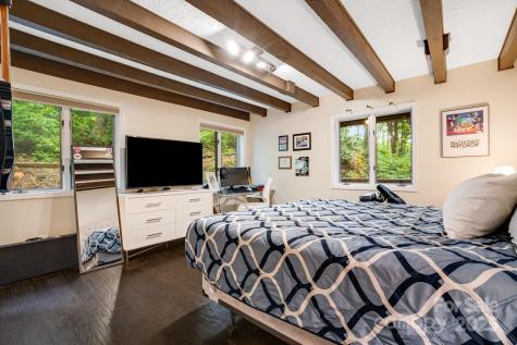 8 Quinn Court Asheville NC 28805