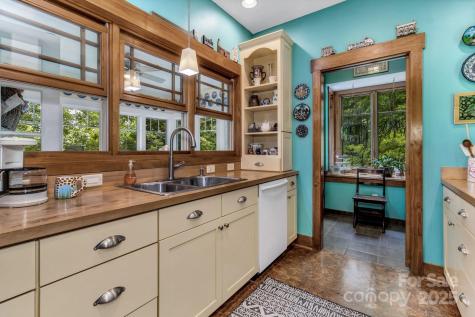 322 Crestview Drive Black Mountain NC 28711