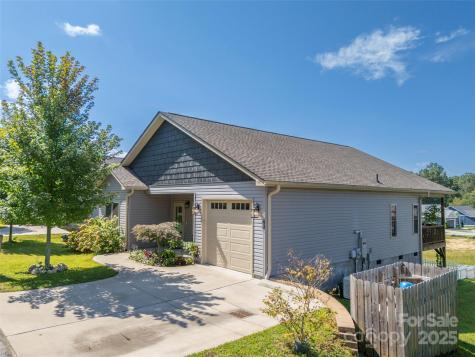 43 Middle Street Hendersonville NC 28792