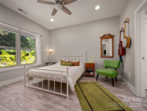 43 Middle Street Hendersonville NC 28792