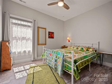 43 Middle Street Hendersonville NC 28792