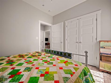 43 Middle Street Hendersonville NC 28792