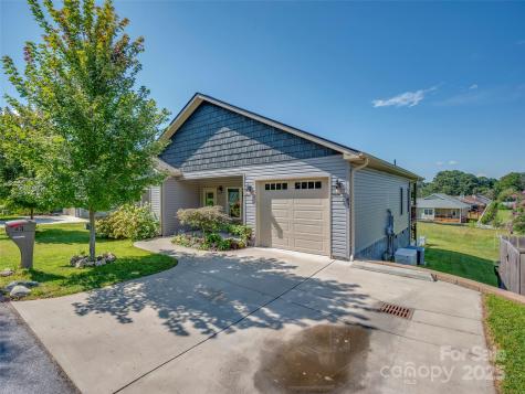 43 Middle Street Hendersonville NC 28792