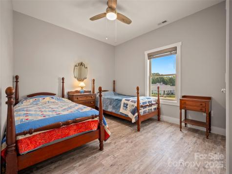 43 Middle Street Hendersonville NC 28792