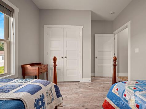 43 Middle Street Hendersonville NC 28792