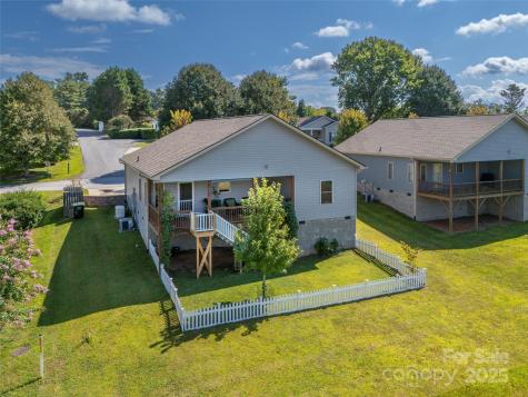 43 Middle Street Hendersonville NC 28792