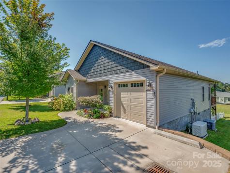 43 Middle Street Hendersonville NC 28792