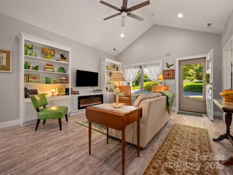 43 Middle Street Hendersonville NC 28792