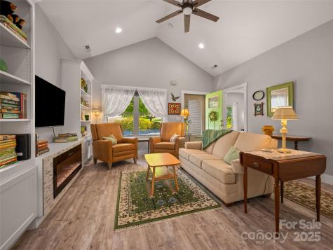 43 Middle Street Hendersonville NC 28792