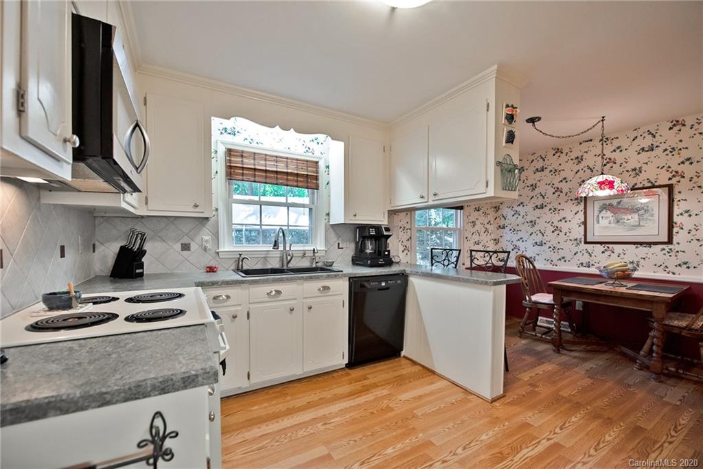 4611 Twin Oaks Place Charlotte NC 28212
