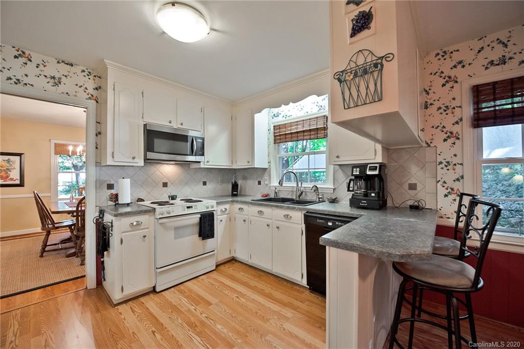 4611 Twin Oaks Place Charlotte NC 28212