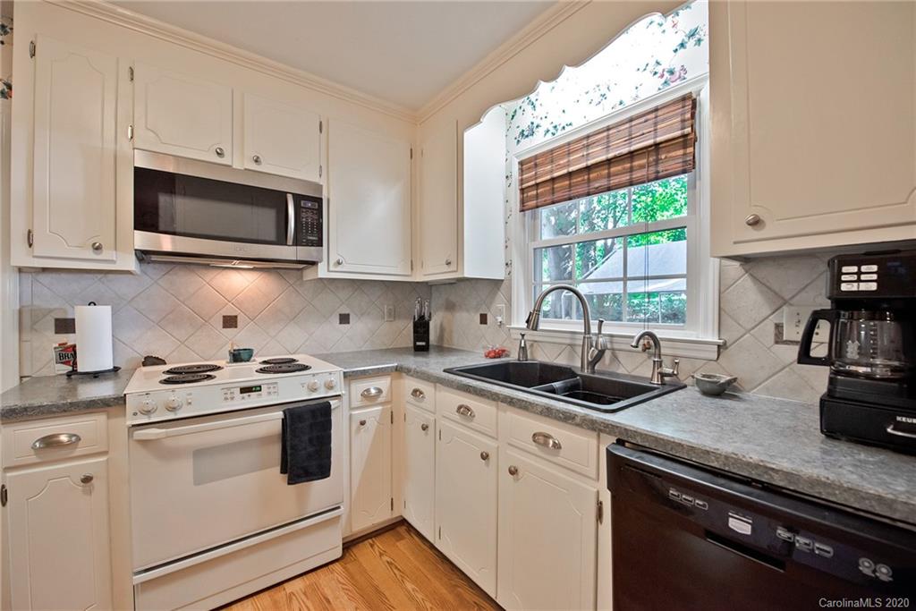 4611 Twin Oaks Place Charlotte NC 28212