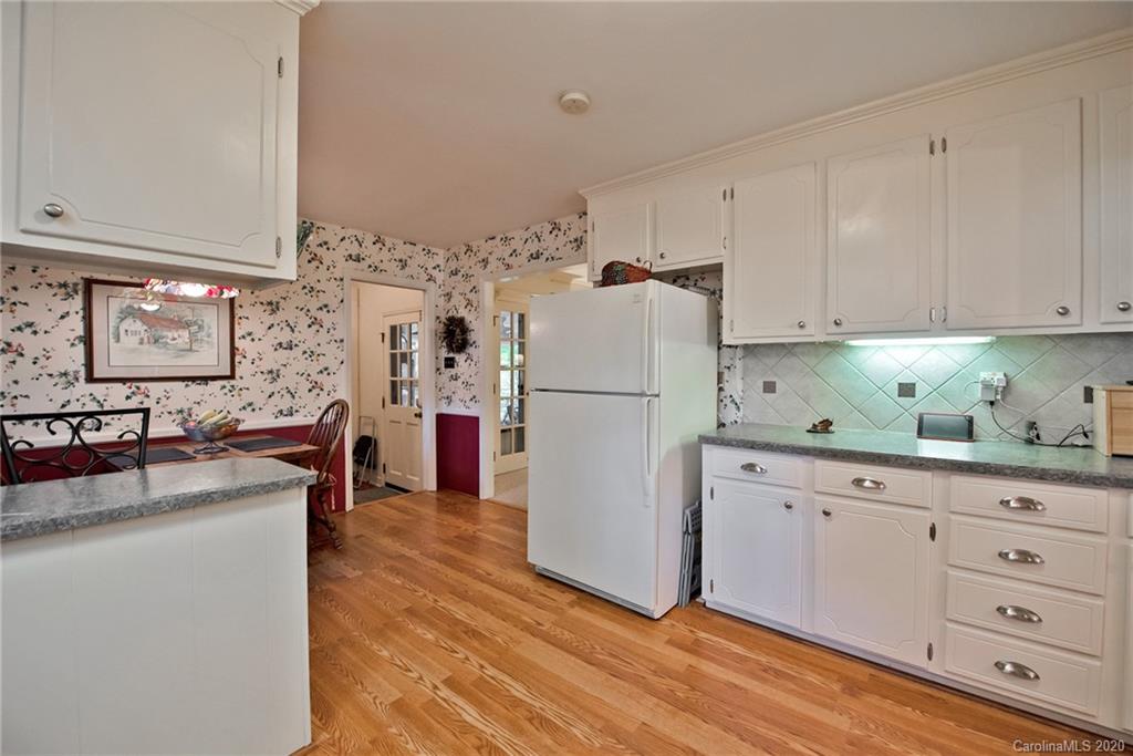 4611 Twin Oaks Place Charlotte NC 28212