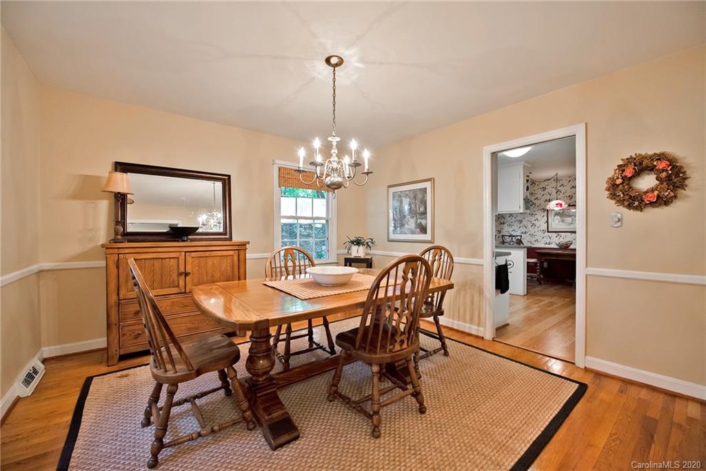 4611 Twin Oaks Place Charlotte NC 28212