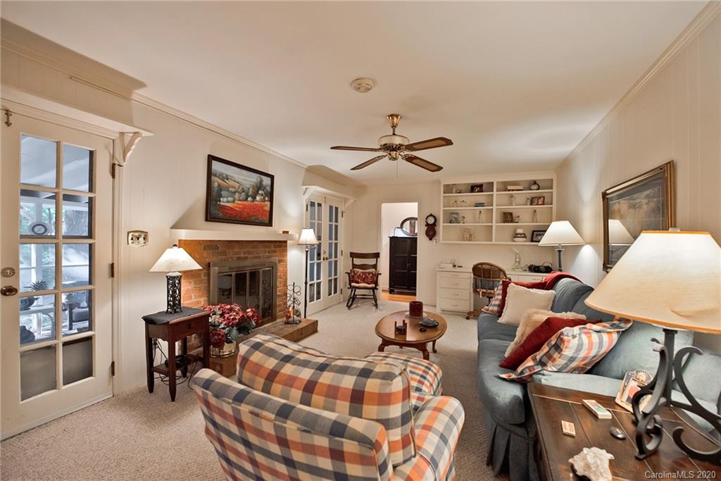 4611 Twin Oaks Place Charlotte NC 28212