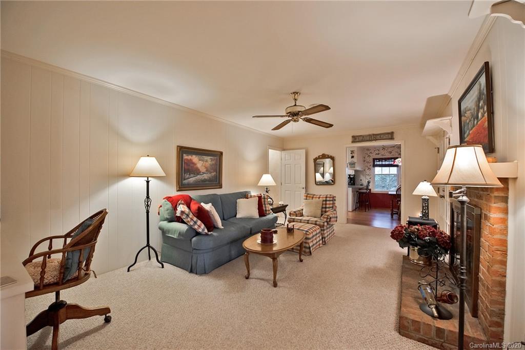 4611 Twin Oaks Place Charlotte NC 28212