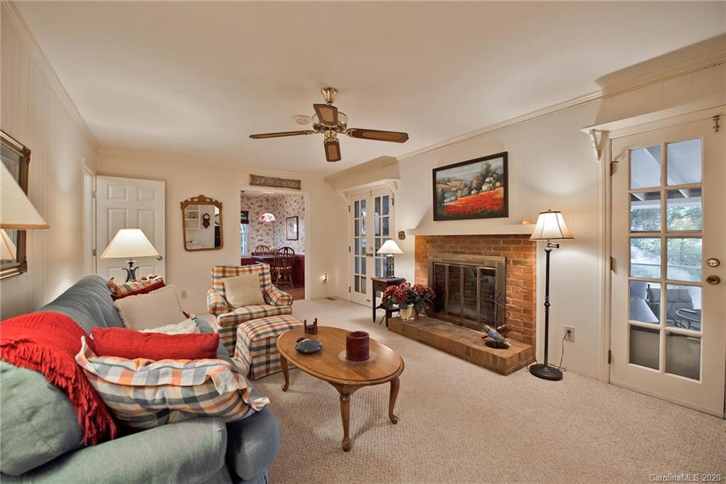 4611 Twin Oaks Place Charlotte NC 28212