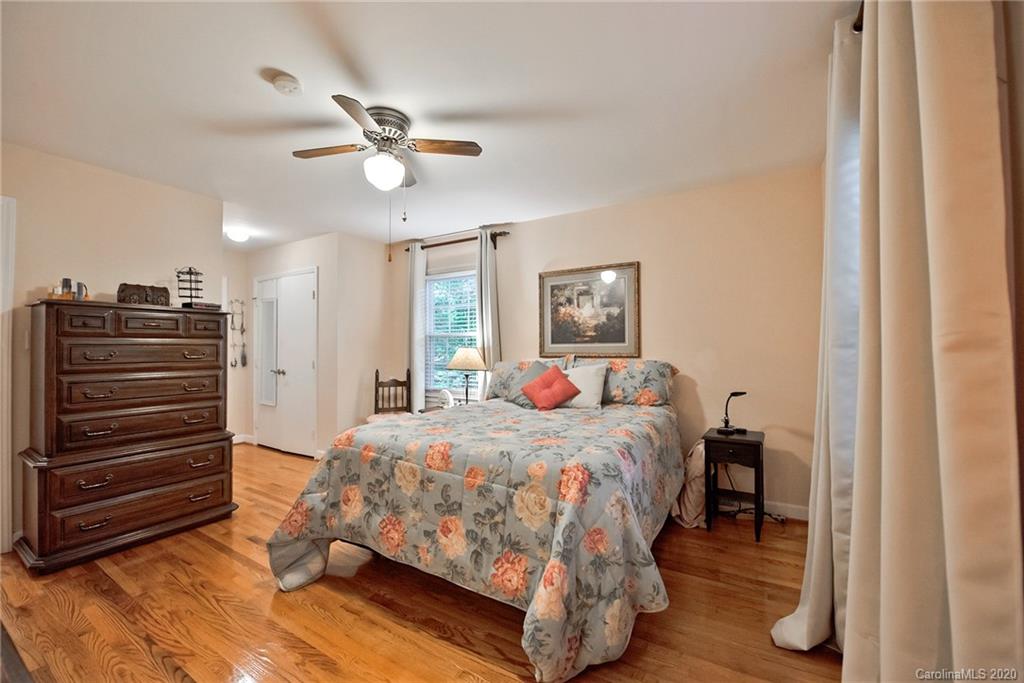 4611 Twin Oaks Place Charlotte NC 28212
