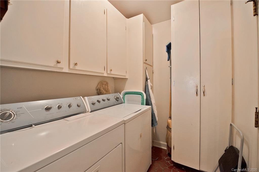4611 Twin Oaks Place Charlotte NC 28212