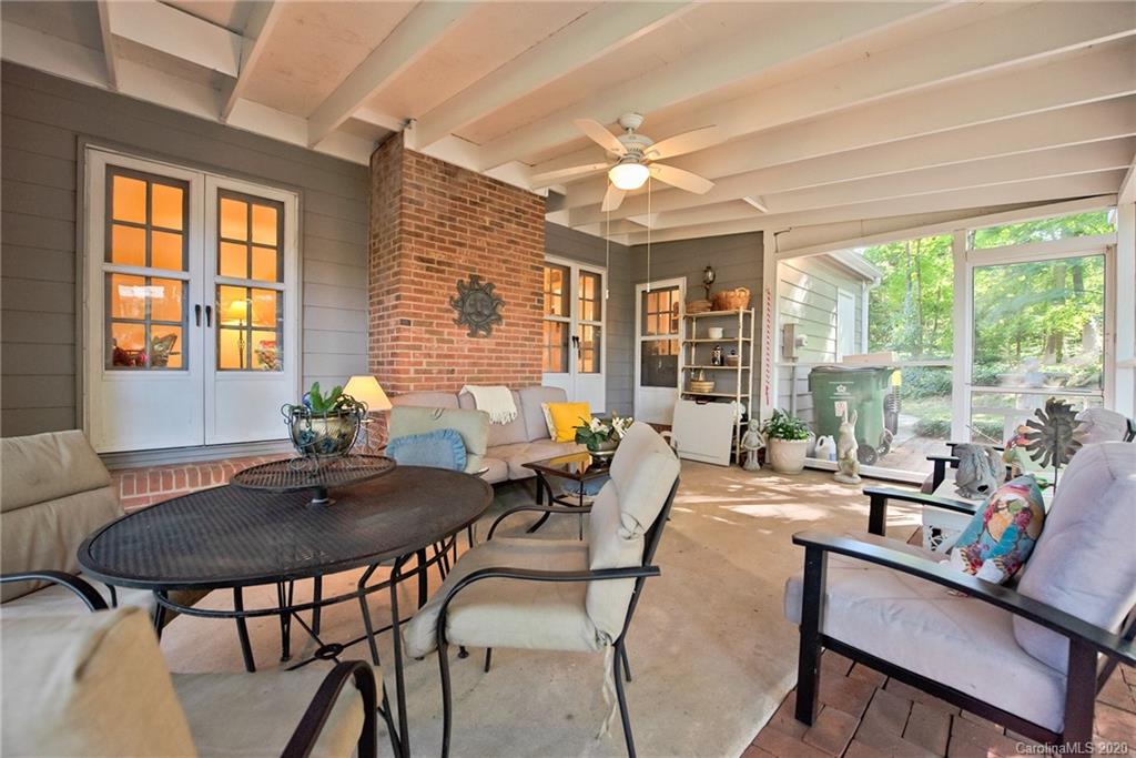 4611 Twin Oaks Place Charlotte NC 28212