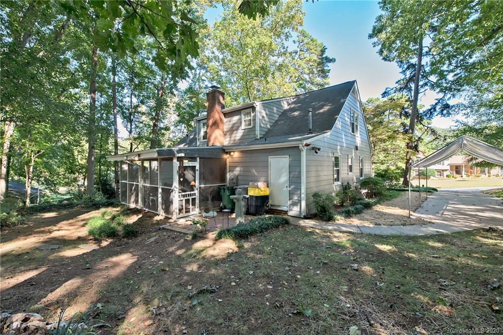 4611 Twin Oaks Place Charlotte NC 28212