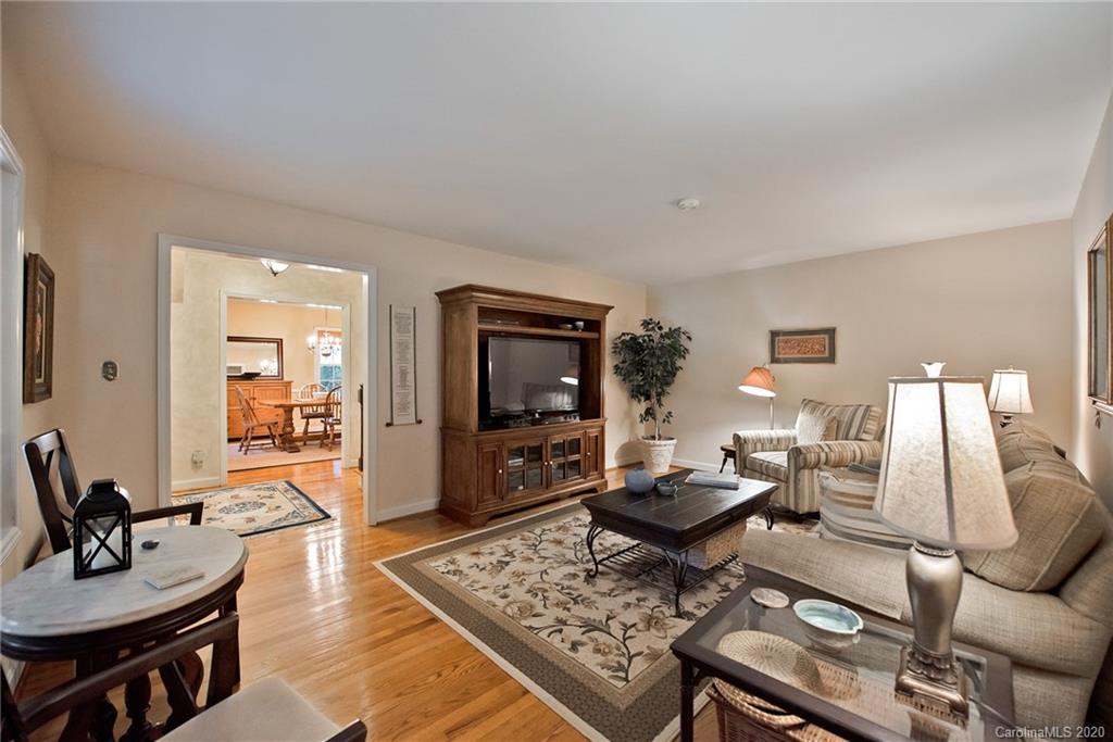 4611 Twin Oaks Place Charlotte NC 28212