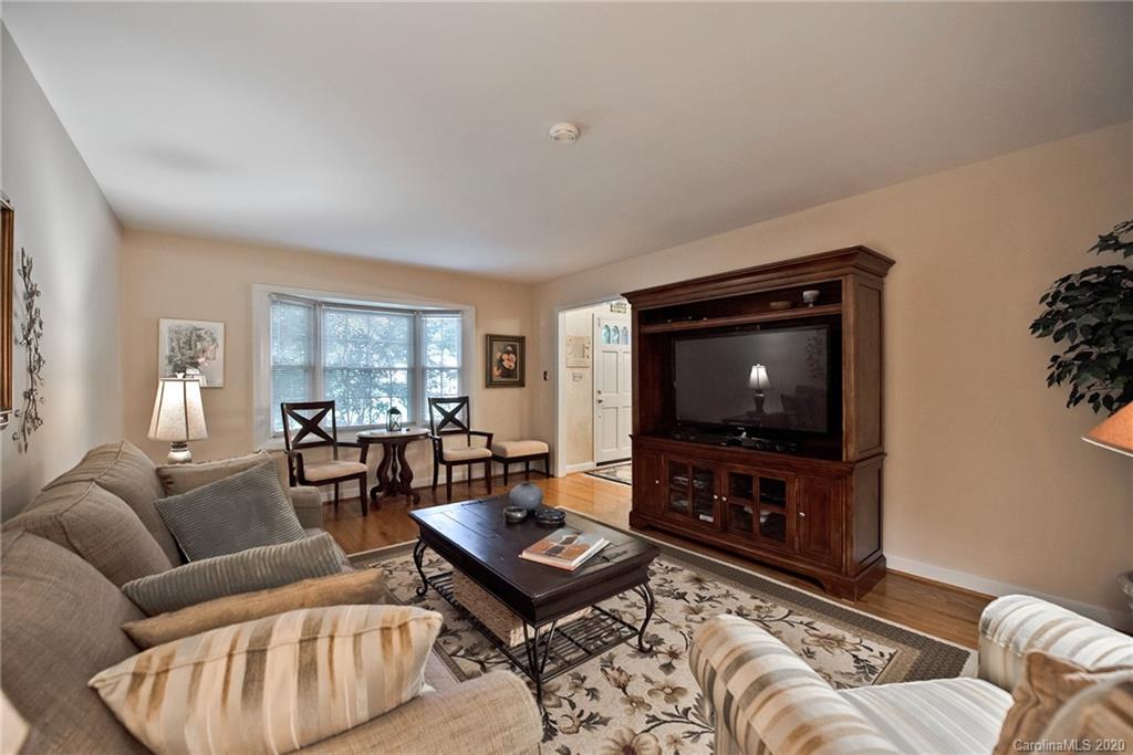 4611 Twin Oaks Place Charlotte NC 28212