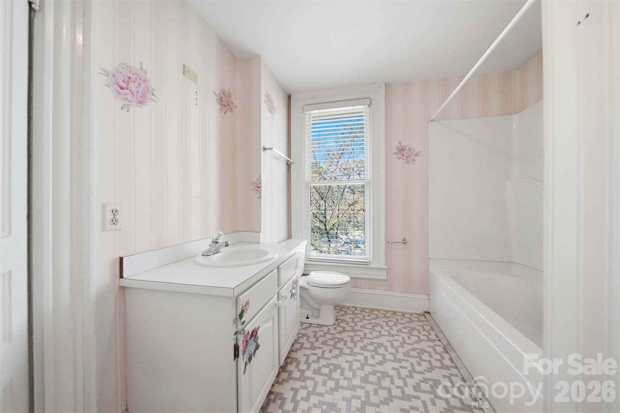 121 5th Avenue NE Hickory NC 28601
