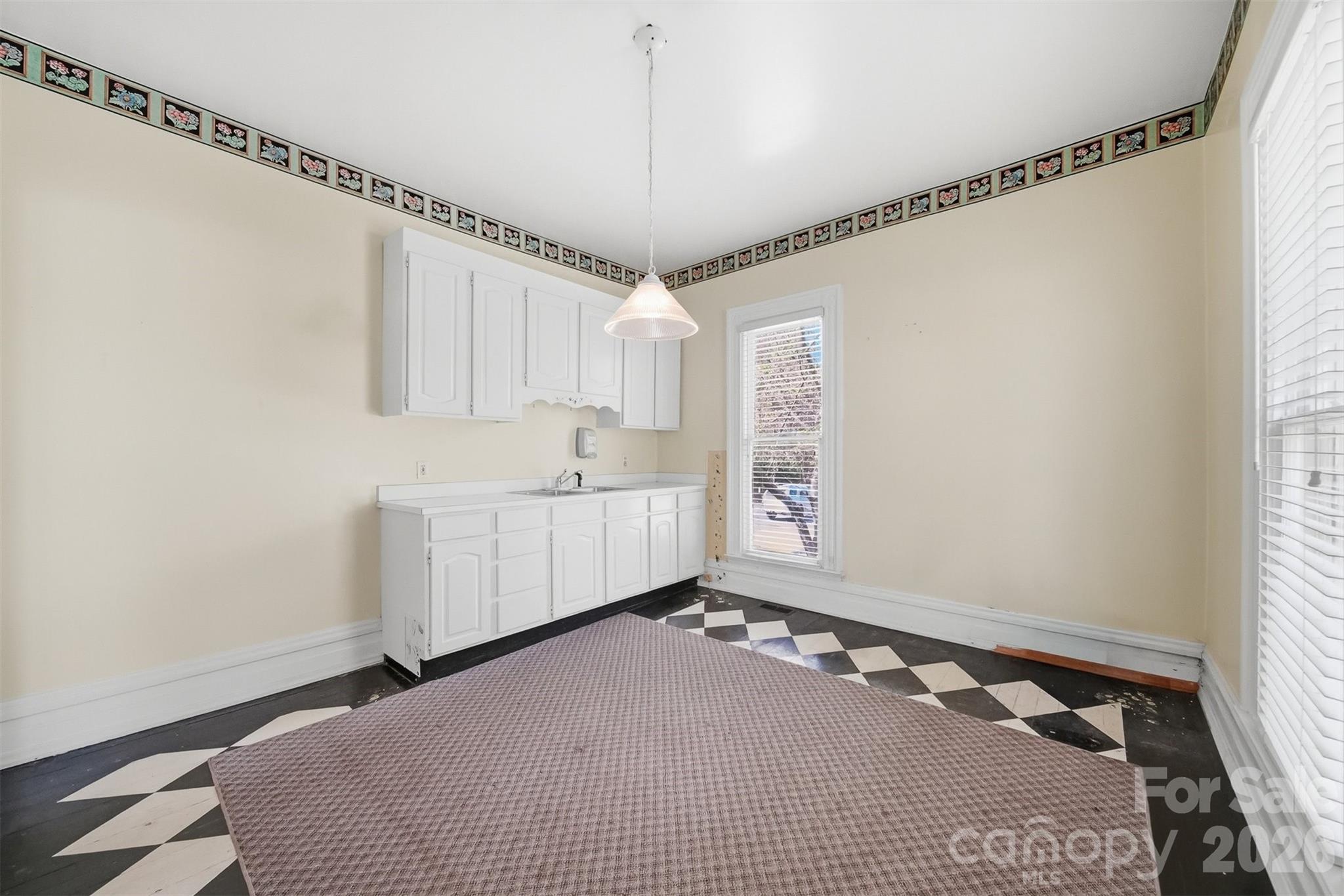 121 5th Avenue NE Hickory NC 28601