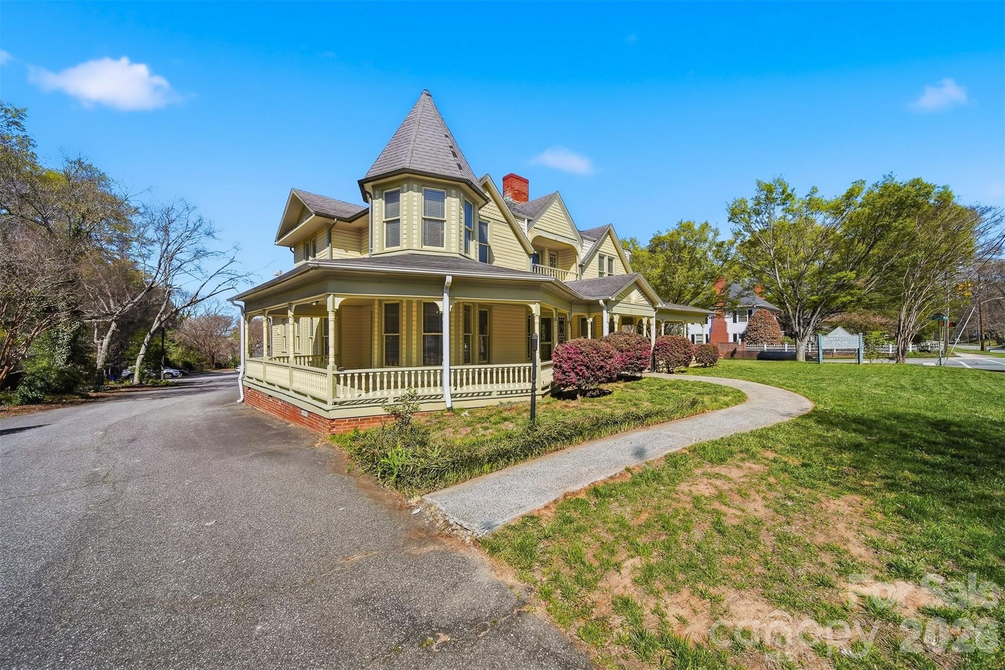 121 5th Avenue NE Hickory NC 28601