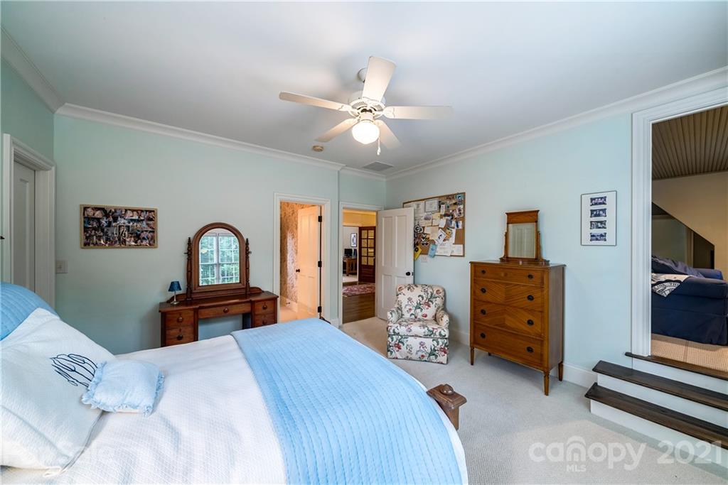 1105 Sedgewood Place Court Charlotte NC 28211