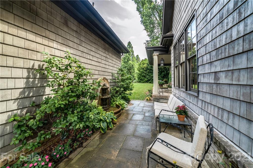 1105 Sedgewood Place Court Charlotte NC 28211