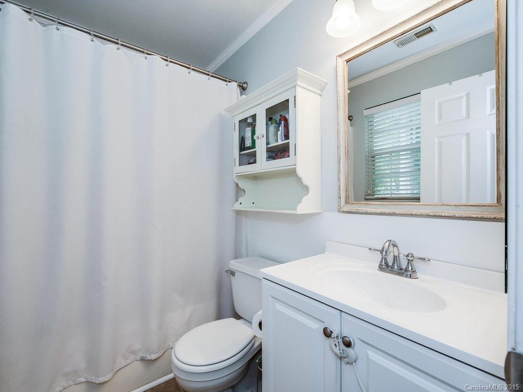 214 Matthews Crossing Matthews NC 28105