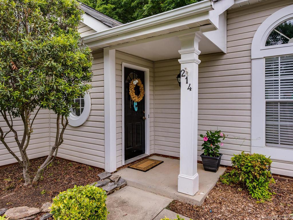214 Matthews Crossing Matthews NC 28105