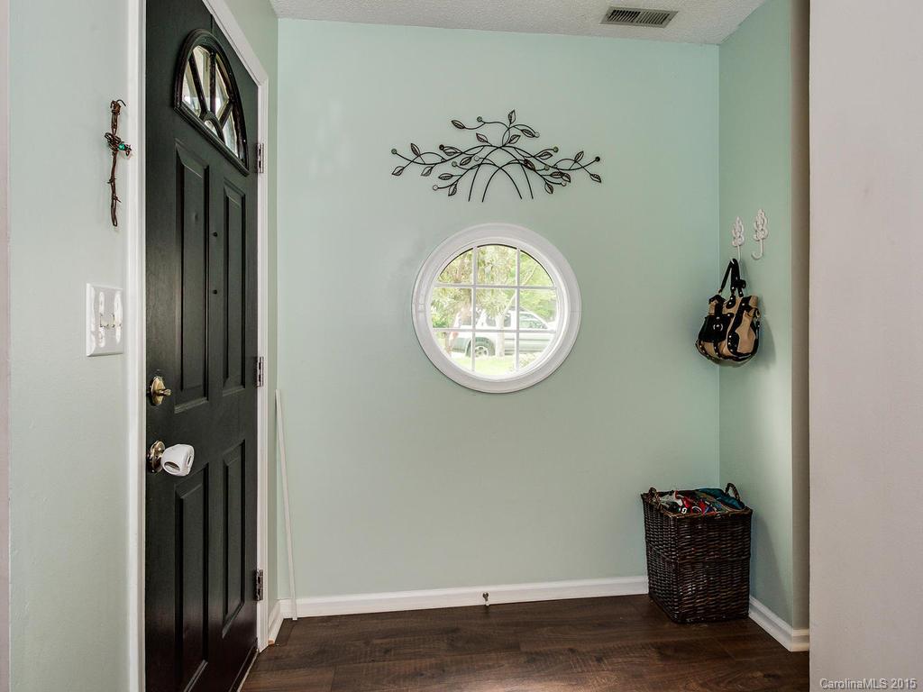 214 Matthews Crossing Matthews NC 28105