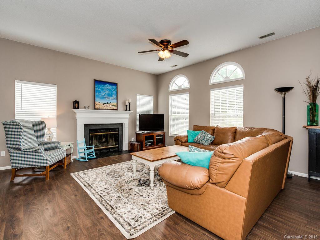 214 Matthews Crossing Matthews NC 28105