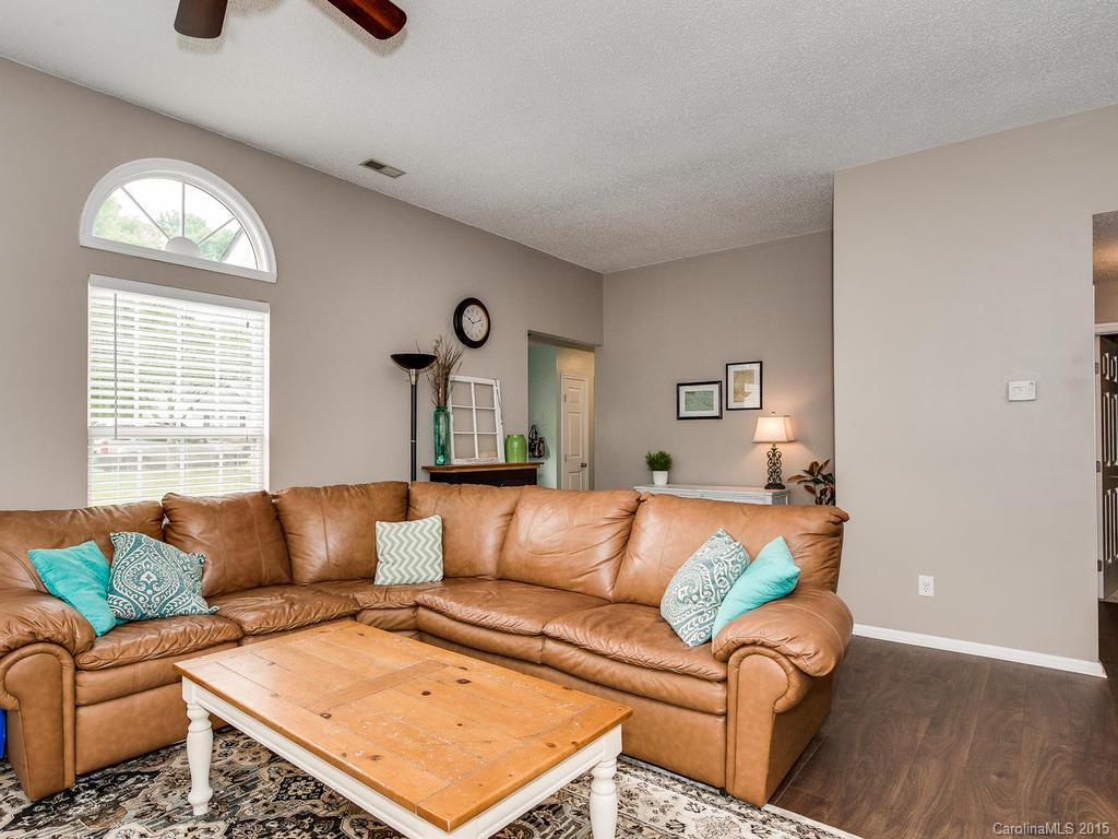 214 Matthews Crossing Matthews NC 28105