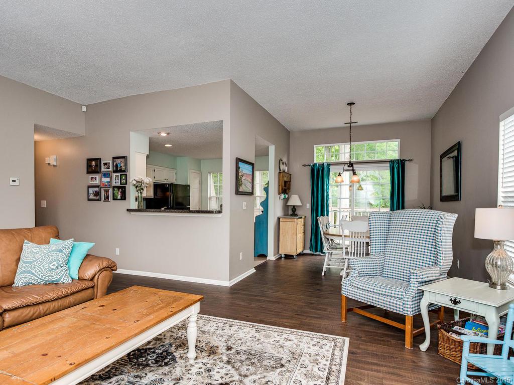 214 Matthews Crossing Matthews NC 28105