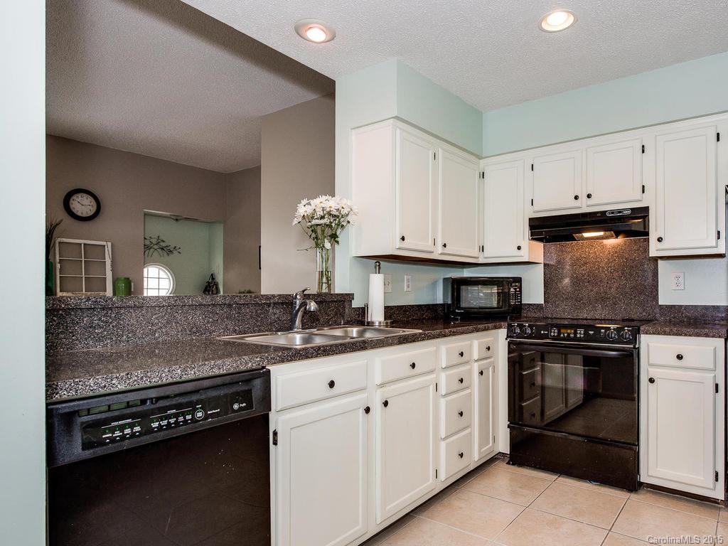 214 Matthews Crossing Matthews NC 28105