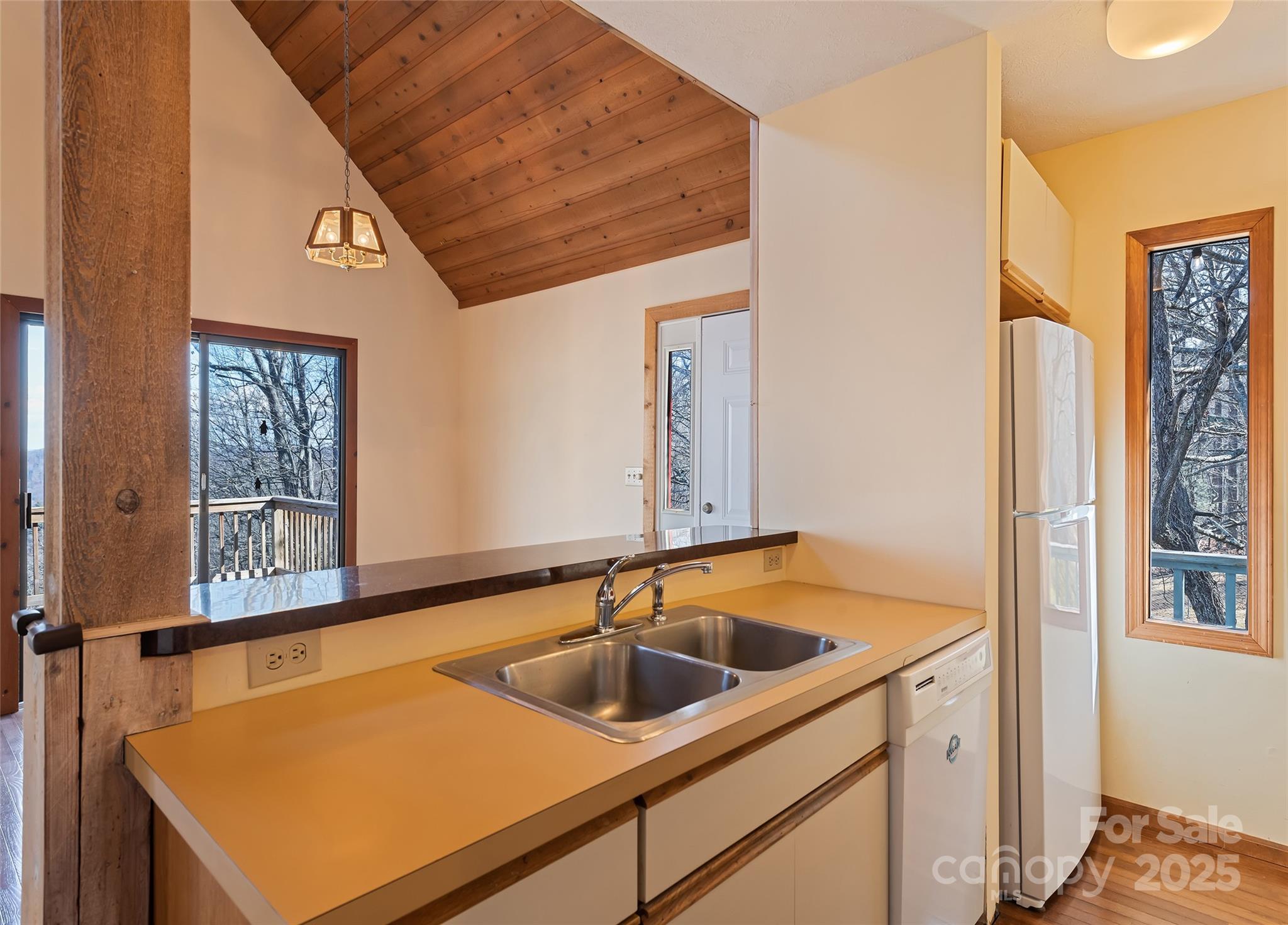 1350 Davis Mountain Road Hendersonville NC 28739